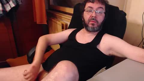 Snapshot of max818k chatting on November 16, 2:44 pm Max online show from November 16, 2:44 pm