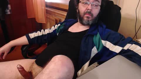 Snapshot of max818k chatting on November 30, 7:34 am Max online show from November 30, 7:34 am