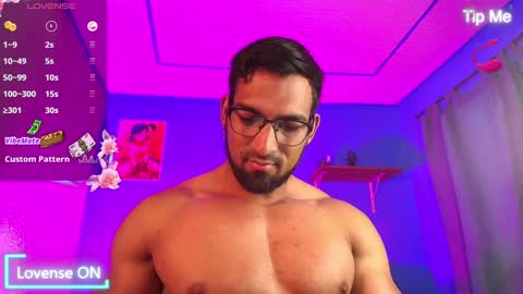 Snapshot of max_brown21 chatting on February 6, 11:48 pm max_brown21 online show from February 6, 11:48 pm