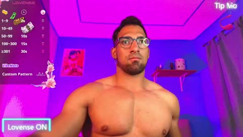 Snapshot of max_brown21 chatting on February 10, 10:40 pm max_brown21 online show from February 10, 10:40 pm