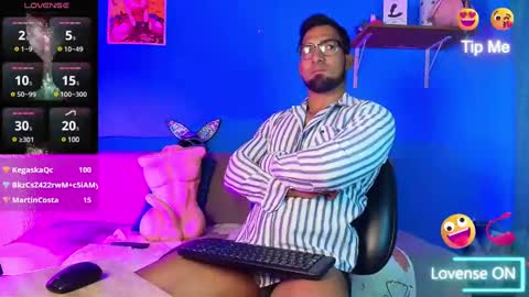 Snapshot of max_brown21 chatting on February 25, 12:03 pm max_brown21 online show from February 25, 12:03 pm