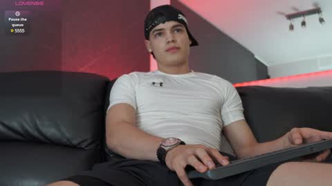 Snapshot of max_cortes1_ chatting on January 23, 12:35 am 60 OFF ON MY OF ONLY FOR TODAY online show from January 23, 12:35 am