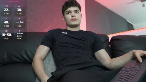 Snapshot of max_cortes1_ chatting on February 5, 11:50 pm 60 OFF ON MY OF ONLY FOR TODAY online show from February 5, 11:50 pm