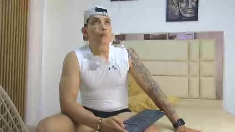 Snapshot of max_evanss_ chatting on October 23, 6:06 pm Max online show from October 23, 6:06 pm