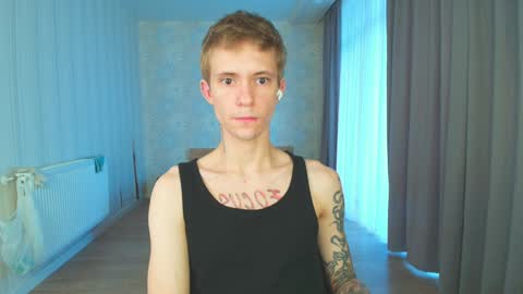 Snapshot of max_gen chatting on December 9, 4:45 am Max Gen with tats 24years And Ethan without tats 20 years online show from December 9, 4:45 am