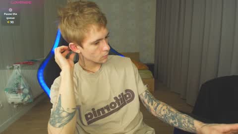 Snapshot of max_gen chatting on December 20, 9:50 pm Max Gen with tats 24years And Ethan without tats 20 years online show from December 20, 9:50 pm