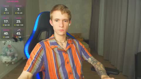 Snapshot of max_gen chatting on December 22, 11:31 pm Max Gen with tats 24years And Ethan without tats 20 years online show from December 22, 11:31 pm