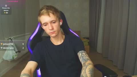 Snapshot of max_gen chatting on December 29, 7:00 pm Max Gen with tats 24years And Ethan without tats 20 years online show from December 29, 7:00 pm