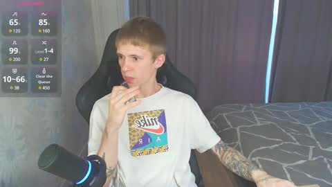 Snapshot of max_gen chatting on January 20, 1:53 pm Max Gen with tats 24years And Ethan without tats 20 years online show from January 20, 1:53 pm