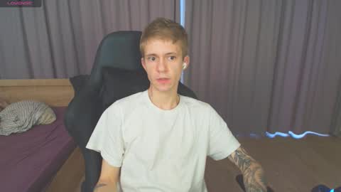 Snapshot of max_gen chatting on February 8, 1:44 pm Max Gen with tats 24years And Ethan without tats 20 years online show from February 8, 1:44 pm