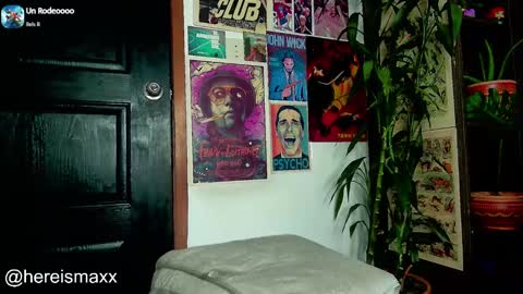 Snapshot of max_greenn chatting on December 27, 11:17 am Max Follow me IGX hereismaxx online show from December 27, 11:17 am