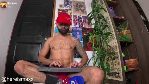 Snapshot of max_greenn chatting on January 23, 9:18 am Max Follow me IGX hereismaxx online show from January 23, 9:18 am