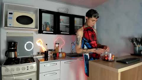 Max online show from February 25, 1:21 pm