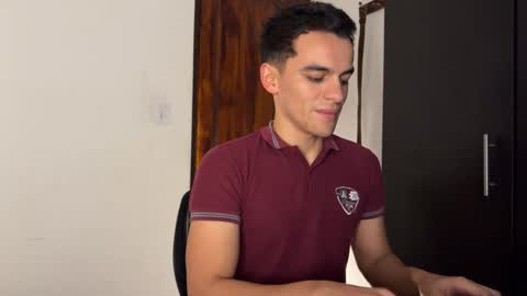 Snapshot of max_lancaster chatting on January 6, 10:58 pm Max Lancaster online show from January 6, 10:58 pm