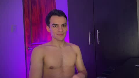Snapshot of max_lancaster chatting on January 14, 2:40 am Max Lancaster online show from January 14, 2:40 am