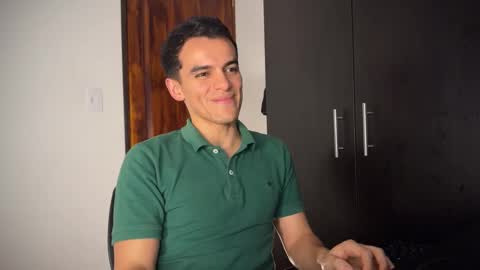 Snapshot of max_lancaster chatting on January 15, 11:51 pm Max Lancaster online show from January 15, 11:51 pm