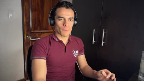 Snapshot of max_lancaster chatting on February 11, 12:17 am Max Lancaster online show from February 11, 12:17 am
