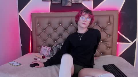 Snapshot of max_lover1 chatting on December 19, 3:08 pm Max lover1 online show from December 19, 3:08 pm