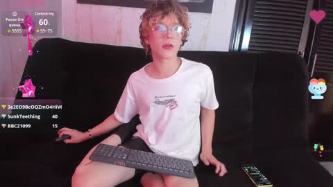 Snapshot of max_lover1 chatting on February 3, 4:52 pm Max lover1 online show from February 3, 4:52 pm