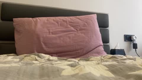 Max  online show from December 27, 9:39 am