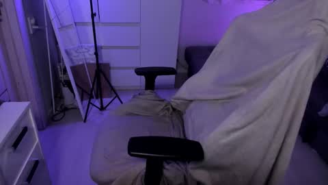 Snapshot of max_sm1th chatting on January 13, 2:11 pm Max online show from January 13, 2:11 pm