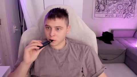 Snapshot of max_sm1th chatting on February 9, 5:55 am Max online show from February 9, 5:55 am