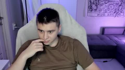 Snapshot of max_sm1th chatting on February 11, 12:54 pm Max online show from February 11, 12:54 pm