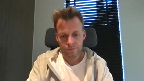 Max take off clothes online show from November 23, 12:27 pm