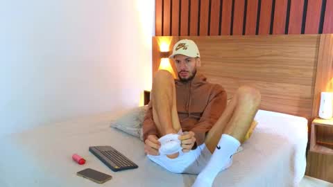 Max Taylor online show from February 4, 6:25 pm