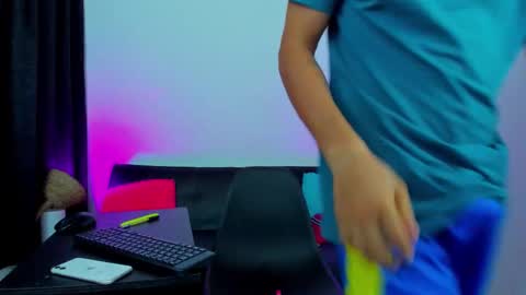 Snapshot of max_wild01 chatting on February 15, 7:49 am MAX online show from February 15, 7:49 am