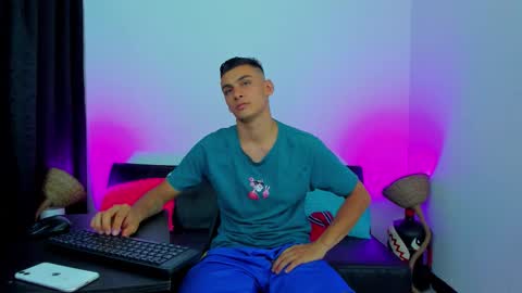 Snapshot of max_wild01 chatting on February 15, 7:51 am MAX online show from February 15, 7:51 am