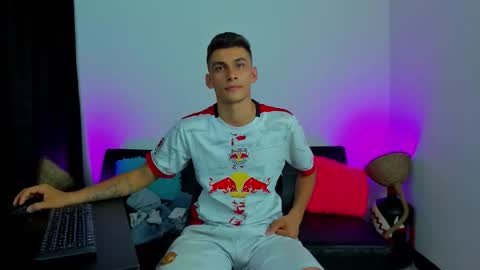 Snapshot of max_wild01 chatting on February 20, 9:10 am MAX online show from February 20, 9:10 am