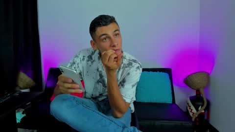 Snapshot of max_wild01 chatting on February 21, 6:47 am MAX online show from February 21, 6:47 am