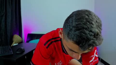 Snapshot of max_wild01 chatting on March 8, 7:23 am MAX online show from March 8, 7:23 am