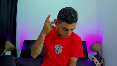 Snapshot of max_wild01 chatting on March 10, 7:24 am MAX online show from March 10, 7:24 am