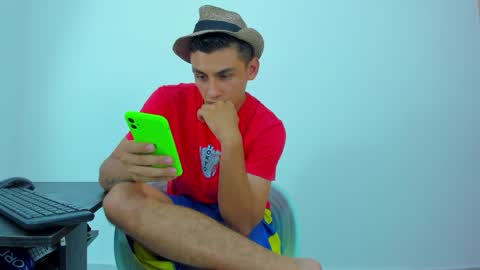 Snapshot of max_wild01 chatting on June 1, 5:20 am MAX online show from June 1, 5:20 am