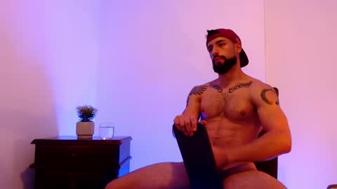 Snapshot of max_xl_ chatting on March 3, 8:54 pm max_xl_ online show from March 3, 8:54 pm