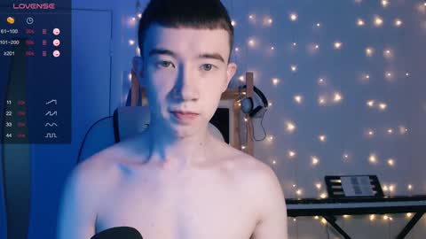 Snapshot of max_zife chatting on December 6, 8:05 am Max online show from December 6, 8:05 am