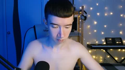 Snapshot of max_zife chatting on December 13, 6:27 pm Max online show from December 13, 6:27 pm