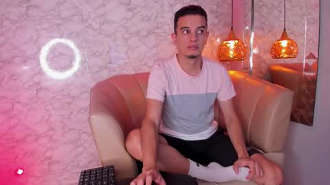 Maximiliano online show from October 3, 9:45 pm