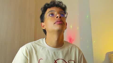 Max  online show from June 6, 1:32 am