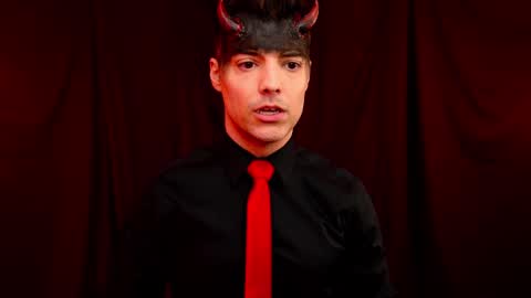 Snapshot of maxhughes chatting on October 29, 2:58 am Max Hughes online show from October 29, 2:58 am