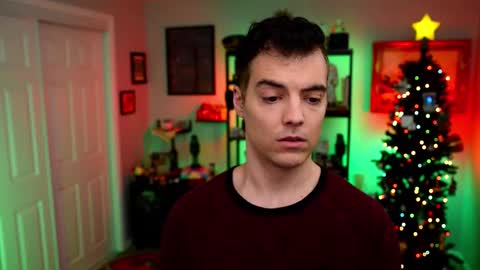 Snapshot of maxhughes chatting on December 21, 3:35 am Max Hughes online show from December 21, 3:35 am