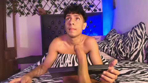 maxi_and_evan online show from June 5, 7:14 am