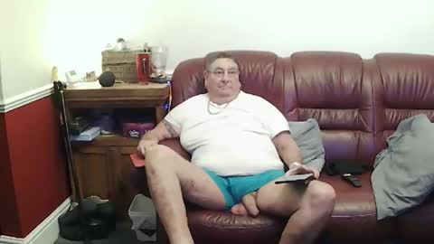 MAX online show from April 3, 11:36 pm