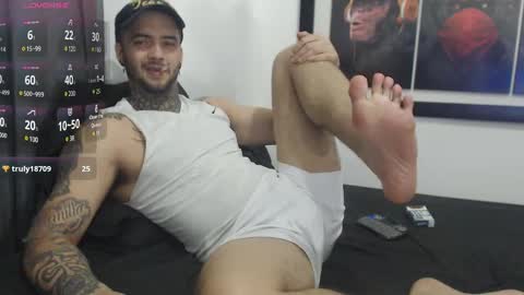 Snapshot of maxi_rogger chatting on December 10, 5:07 am maxi rogger online show from December 10, 5:07 am
