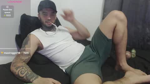Snapshot of maxi_rogger chatting on January 1, 1:47 am maxi rogger online show from January 1, 1:47 am