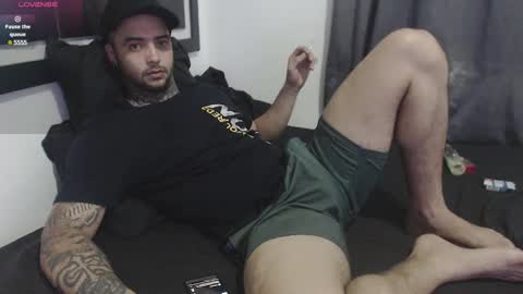 Snapshot of maxi_rogger chatting on January 21, 1:29 am maxi rogger online show from January 21, 1:29 am