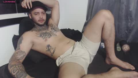 Snapshot of maxi_rogger chatting on February 18, 2:38 am maxi rogger online show from February 18, 2:38 am