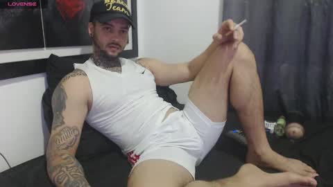 Snapshot of maxi_rogger chatting on February 21, 3:01 am maxi rogger online show from February 21, 3:01 am